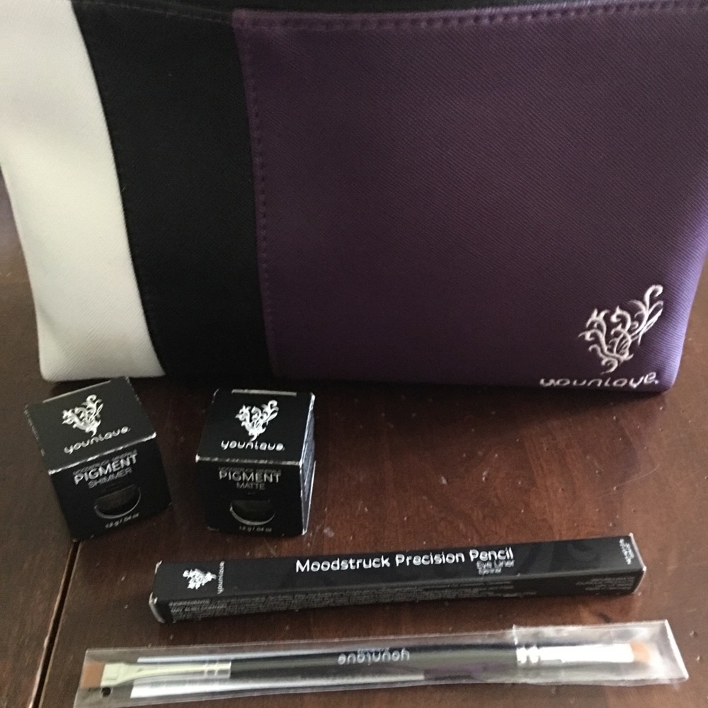 Younique Make Up Bundle